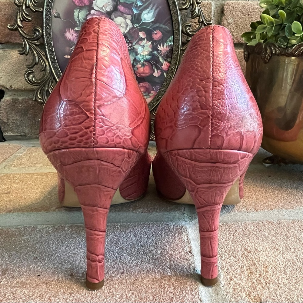 ANTONIO MELANI Pink Textured Leather Women's Heels - Picture 5 of 6